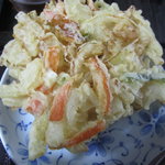 足打ちうどん処 七 - かき揚げは直径２０ｃｍ（推定）デ・デ・デカイ！