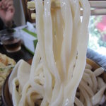 足打ちうどん処 七 - エッジの効いた艶々の讃岐うどん