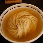 情熱うどん讃州 - 平子イワシの燻製で取った渾身のひやかけうどん