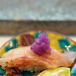 寿司栄 - 【にぎり】ノドグロの上に大根おろし、酢橘を絞る前は紫色...