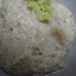 そば処 利庵 - 実の白、甘皮の緑、殻の赤茶、綺麗な配色のそばがき。逸品。