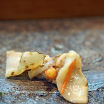 寿司栄 - ［つまみ］さっと炙ったミル貝、アワビに匹敵する旨みだ！