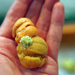 寿司栄 - 【にぎり】白（紫雲丹）と赤（馬糞雲丹）の握り