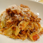 YAICHIRO - サルシッチャと初夏キャベツのトマトソース