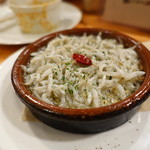 YAICHIRO - シラスのアヒージョ