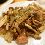 YAICHIRO - 上テッチャンとキャベツのソテー