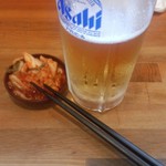 塩元帥 - フリーキムチ　ニンニク増し　と　やっぱりビール(ゝω・)