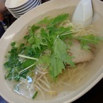 揚子江ラーメン - シンプルなクリスタルスープだがダシ・味はしっかり！