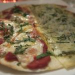 おだいどこ ブルーキャット - マルゲリータとバジルマヨとしらすのハーフ＆ハーフ