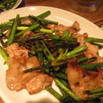 スワニ食堂 - ニンニクの芽と豚肉炒め