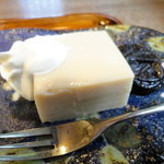カフェ 雲水 - 葛胡麻豆腐