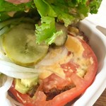 Teddy's Bigger Burgers - 野菜とピクルスたっぷり