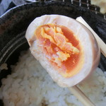 餐粉の励 - 店長さん（息子さん）が作る味玉も最高な半熟加減!!!　こだわりがプロだね!!!!