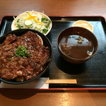 高半 - こちらステーキ丼。ソースのテラテラ感はありますがペロっと行けます、火加減も秀逸。