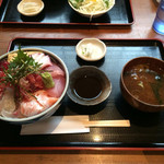 高半 - 厚さが絶妙な海鮮丼。海無し県埼玉、侮り難し。