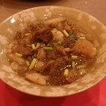 食彩酒房 オーブ - 地元ブランド牛『紫峰牛モモとスジの煮込み・究極の塩味』