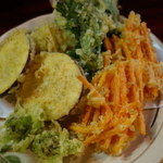 Tori Shige - 野菜の天ぷら。
                      ボリューミーで美味しいです。
