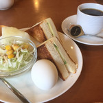 トゥルーハートカフェ - ブレンドコーヒー380円とハムトーストセット