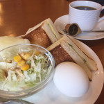 トゥルーハートカフェ - ブレンドコーヒー380円とハムトーストセット