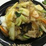 波止場食堂 - 中華丼は、普通盛りの約1.5倍くらい（2016/7/15）