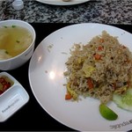 FOOD REPUBLIC - 2013/8チャーハン。ワンタンスープ付き