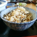 結々亭 - ヒジキの炊き込みご飯、１００円