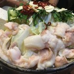 Kushiyaki Chikuzenya - もつ鍋！こちらも中々のビジュアルですよ！お豆腐が零れ落ちそうだ