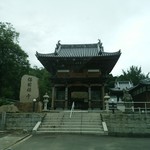 結々亭 - 立派な山門。