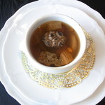 故宮 - 干し鮑と高級中国乾貨入り王特製薬膳蒸しスープ「佛跳牆」