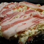 Tsukishima Monja Okonomiyaki Teppanyaki Raku - 焼き開始です～♪
