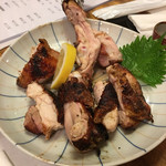 八羽 - 豪快な鶏もも焼きはこれで900円！