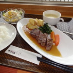 湖の見えるレストラン - 特選牛ヘレ肉ステーキ