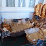 ベーカリー・パレード - バケットもバタールも絶品です。