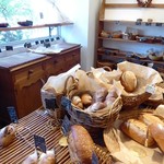 ベーカリー・パレード - 11時過ぎでこの状態です