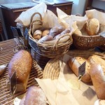 ハード系のパンが豊富です