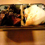 俺の味　なかむら - 付き出し(レバー、豆腐)