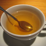 ラ キュイジーヌ ド カワムラ - ハーブティーに蜂蜜を入れて