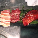 焼肉処 新羅 - 1200円ランチは、お肉が3種類だよ。