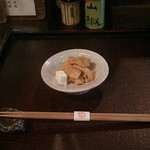 はやうち - 蕎麦チップとクリームチーズ、ビールについてます♪