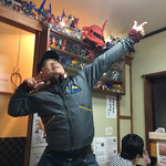 めだかタンタン - ホワイトベースの艦長 ブライトノアの服を着て、大はしゃぎのライダーたち：笑
      みんなテンション高すぎです（^w^)