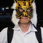 めだかタンタン - 本日入荷のタイガーマスクをかぶらせていただきました☆これは、参加者の男性がかぶった写真。眼鏡がずれていてヤバい：笑