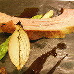 ポエシア - ハンガリー産乳飲み仔羊のロースト シェリーヴィネガーソース
      