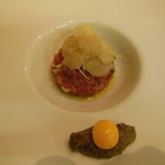 ポエシア - 大阪産河内鴨のタルタル 椎茸ペーストとサマートリュフ添え
      