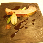 ポエシア - ハンガリー産乳飲み仔羊のロースト シェリーヴィネガーソース
      