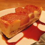 カスタネット - お肉料理コースで選んだデザートのアップルタルト