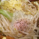 五味五香 - 野菜の山に半熟卵【料理】