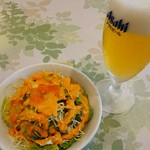 ドルガマハル - サラダと生ビール
