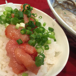 博多ラーメン まるひで - 左:辛子明太子めし300円、右:まるひでラーメン700円