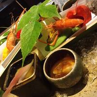梶川 - 【八寸】焼き茄子と海蘊、岩牡蠣、姫栄螺、山桃、手長蝦、焼き玉蜀黍、茶豆