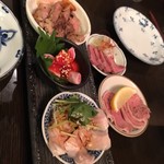 北新地たゆたゆ - ボイル刺し5種
      ハツ刺し
      ガツ刺し
      タン刺し
      コブクロ刺し
      ハラミタタキ